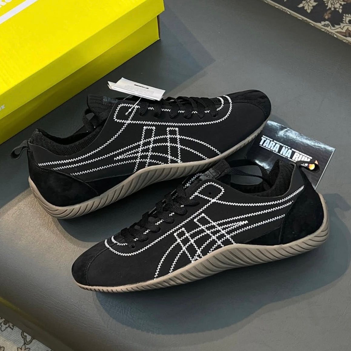 ONITSUKA TIGER SCLAW (BLACK-WHITE)