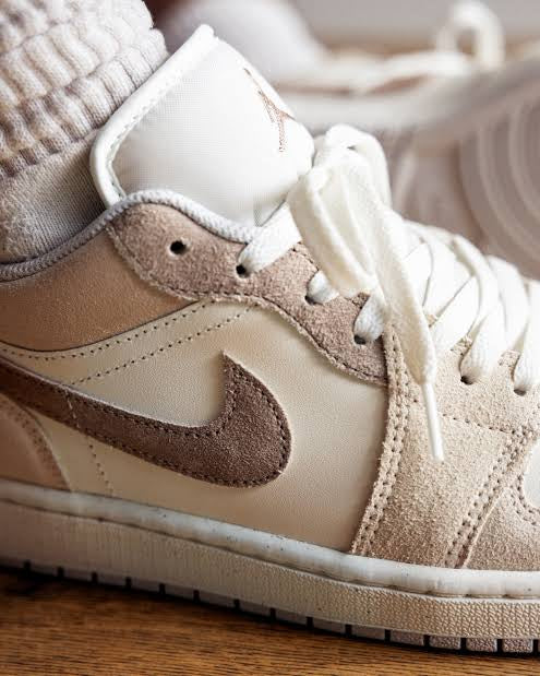 JRDN 1 LOW ‘LEGEND LIGHT BROWN’