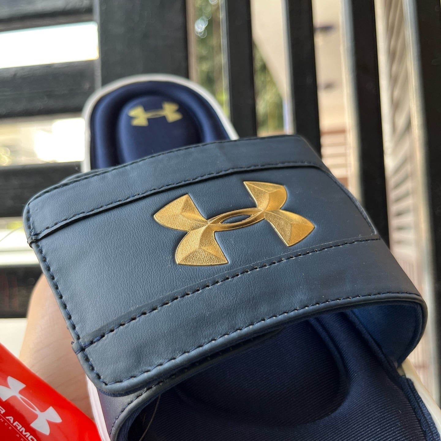 UNDER-ARMR-IGNIT-V-SLIDES-NAVY GOLDEN