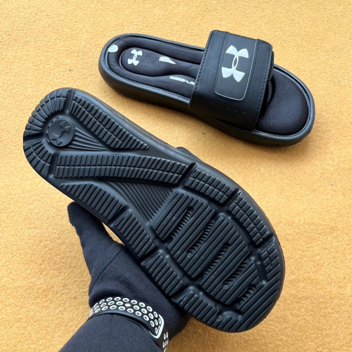 UNDER-ARMR-IGNIT-V-SLIDES-BLACK