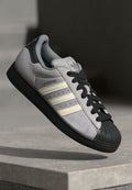 ADIDS SUPERSTAR SUEDE REIGN CHAMP (BLACK/GREY)
