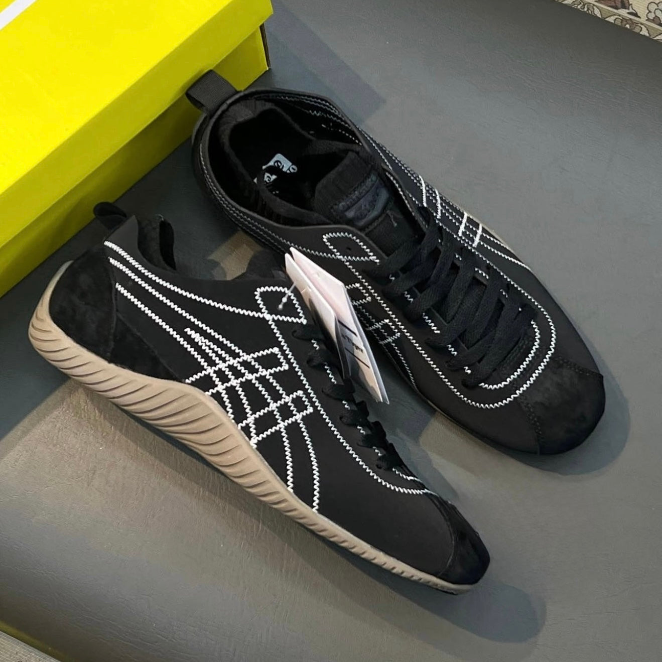 ONITSUKA TIGER SCLAW (BLACK-WHITE)