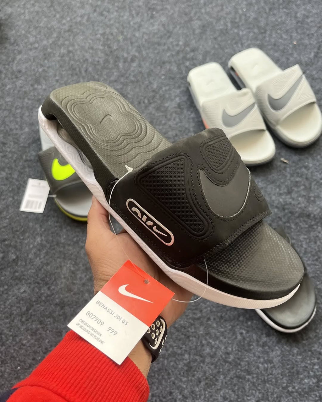 NIK-CIRO-SLIDES-BLACK/WHITE