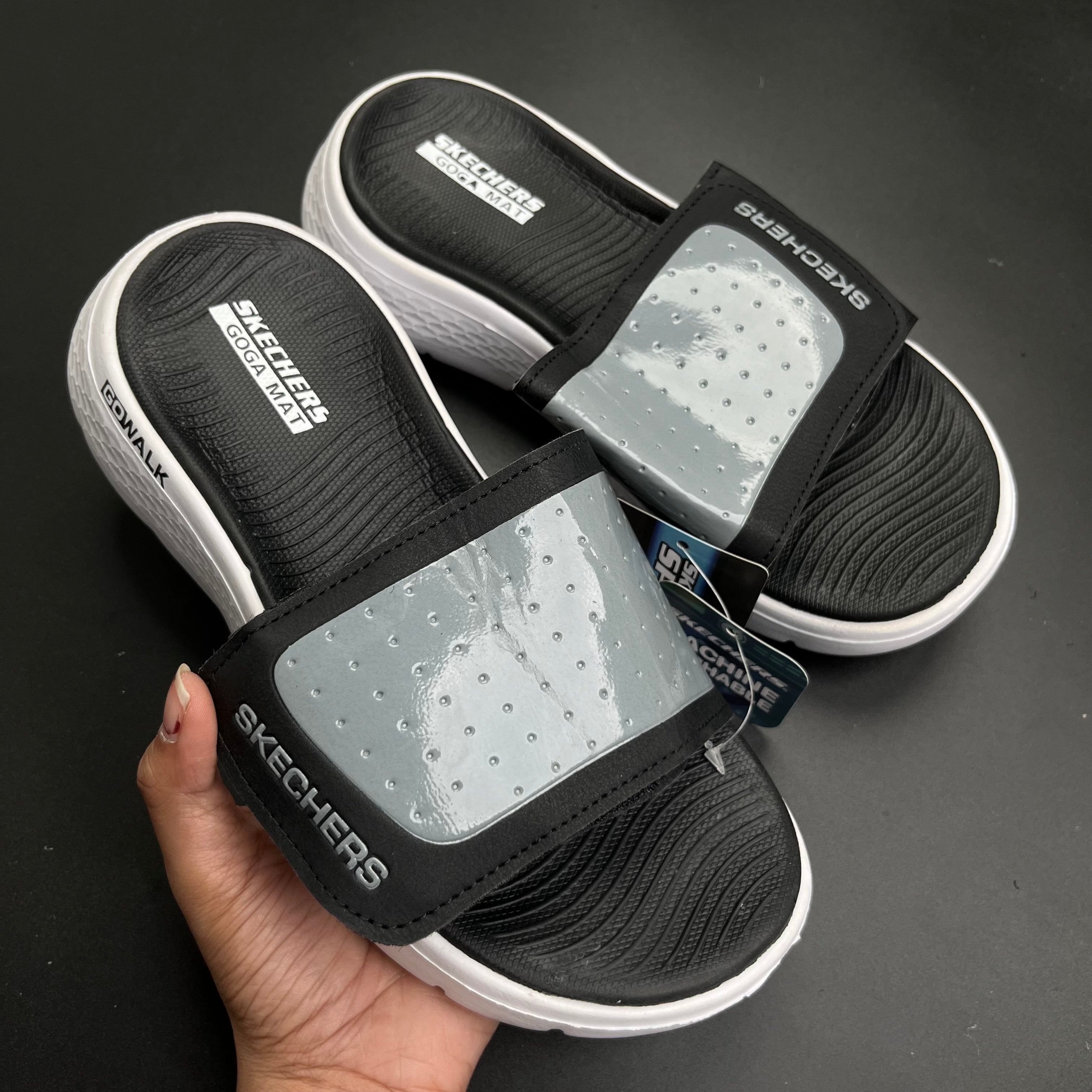 SKCHRS-GWALK-SLIDES-BLACK/WHITE