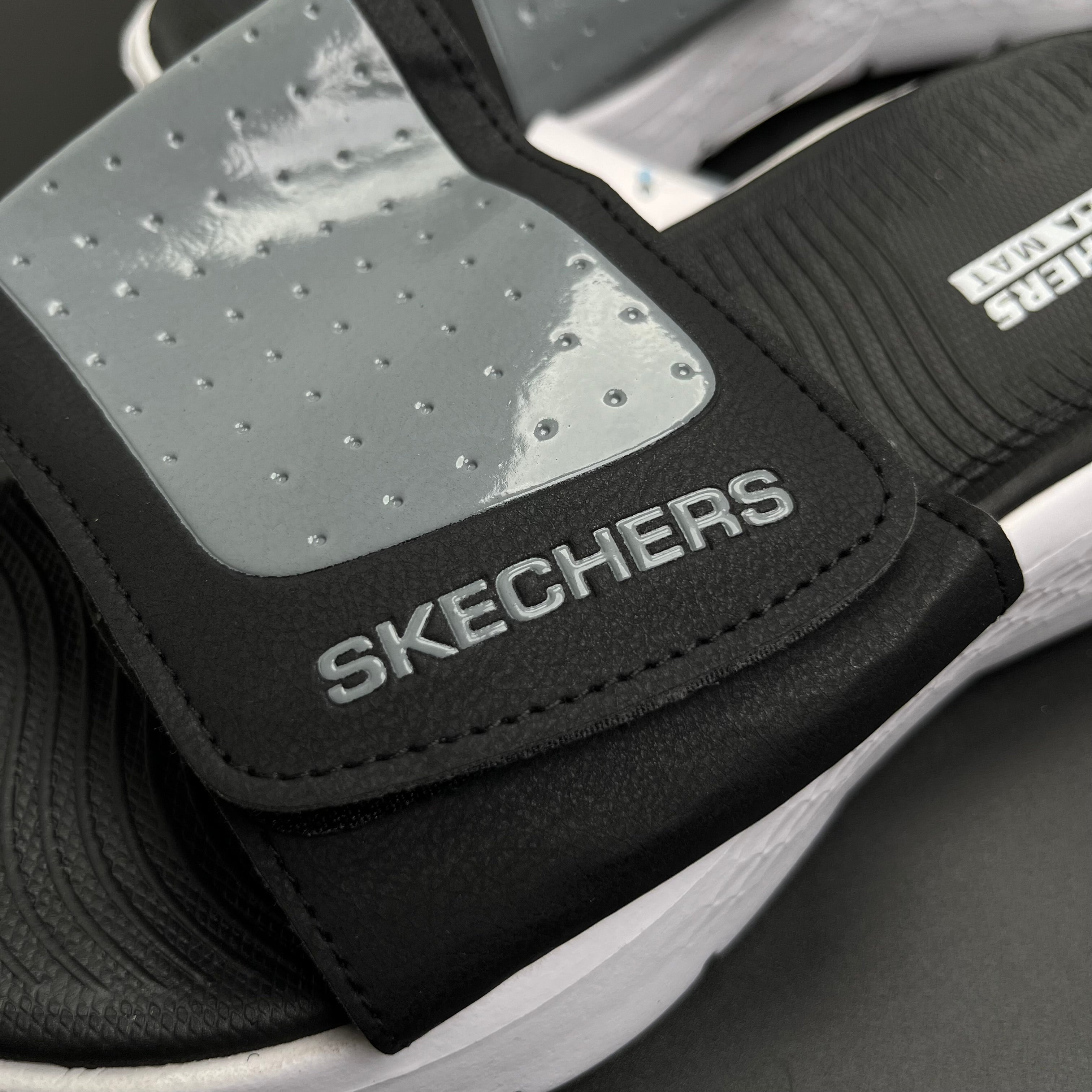 SKCHRS-GWALK-SLIDES-BLACK/WHITE