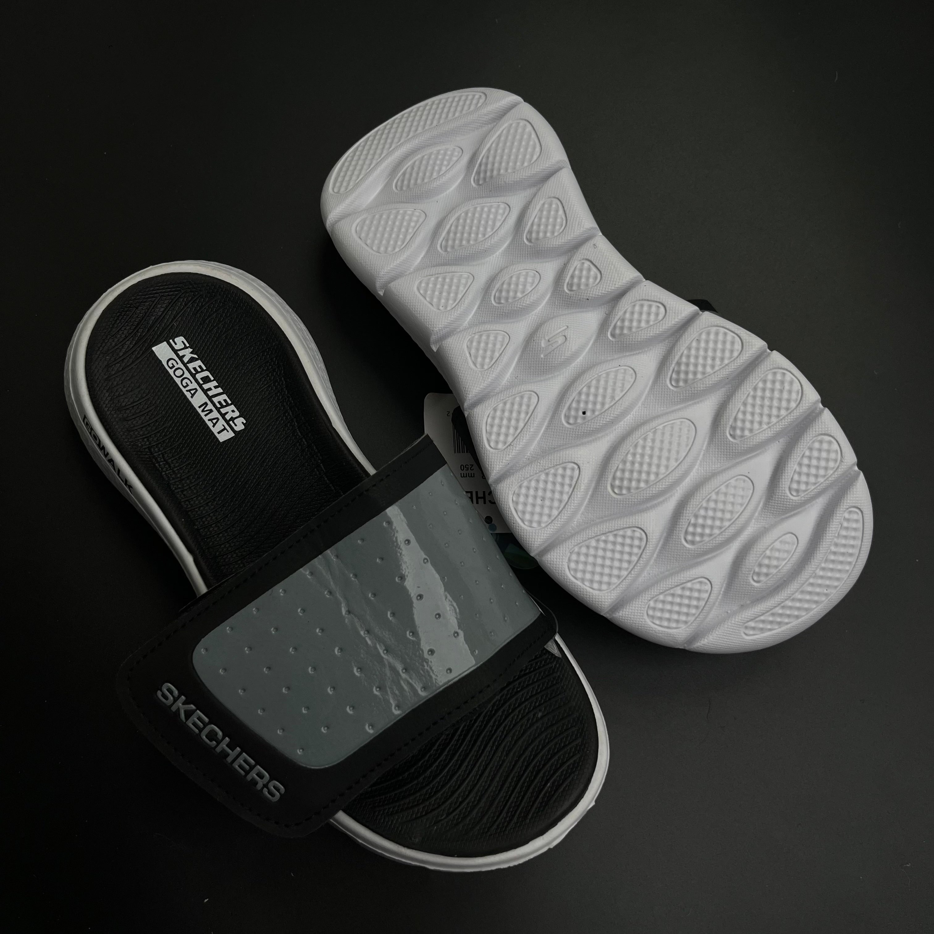 SKCHRS-GWALK-SLIDES-BLACK/WHITE