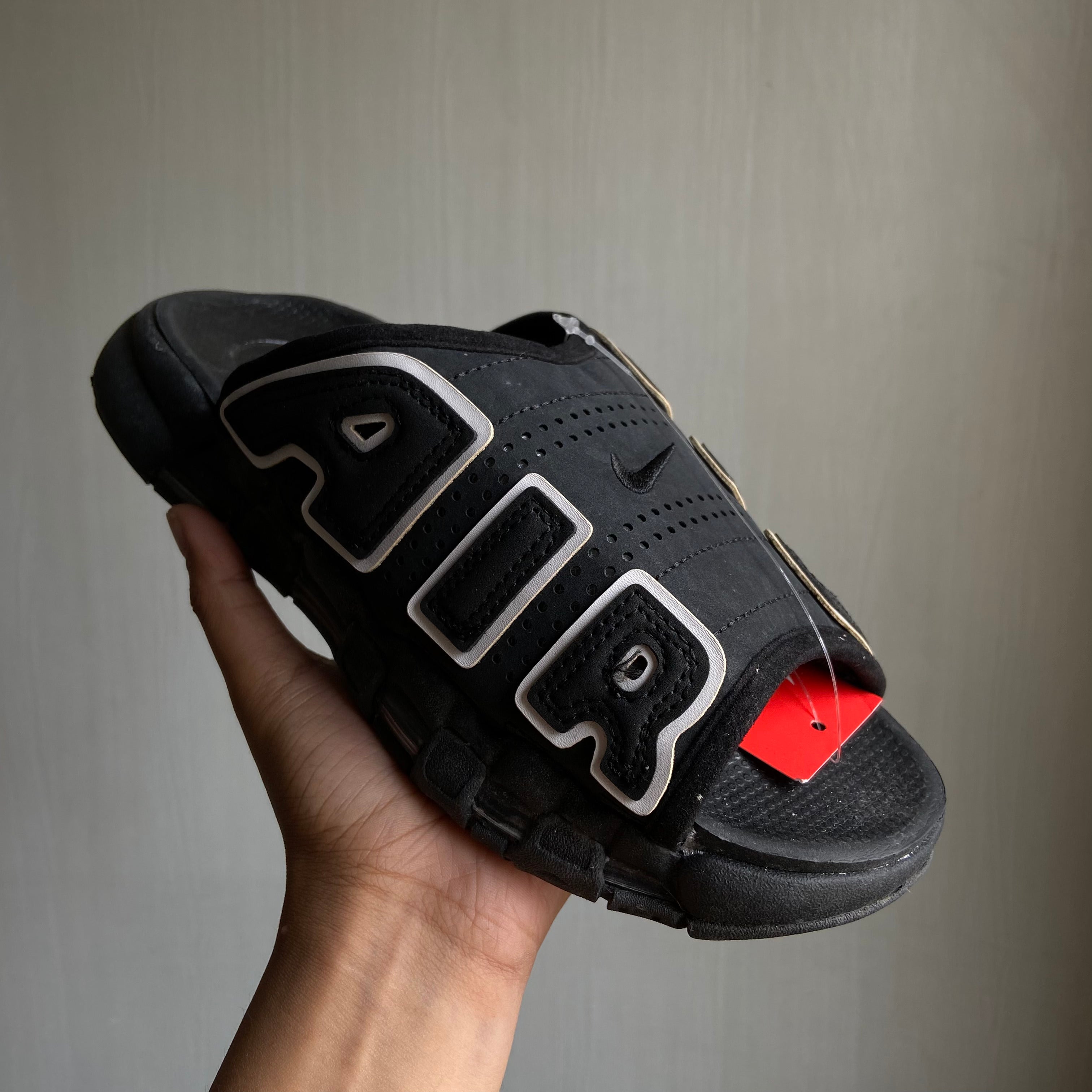 NIK-UTEMPO-SLIDES-BLACK