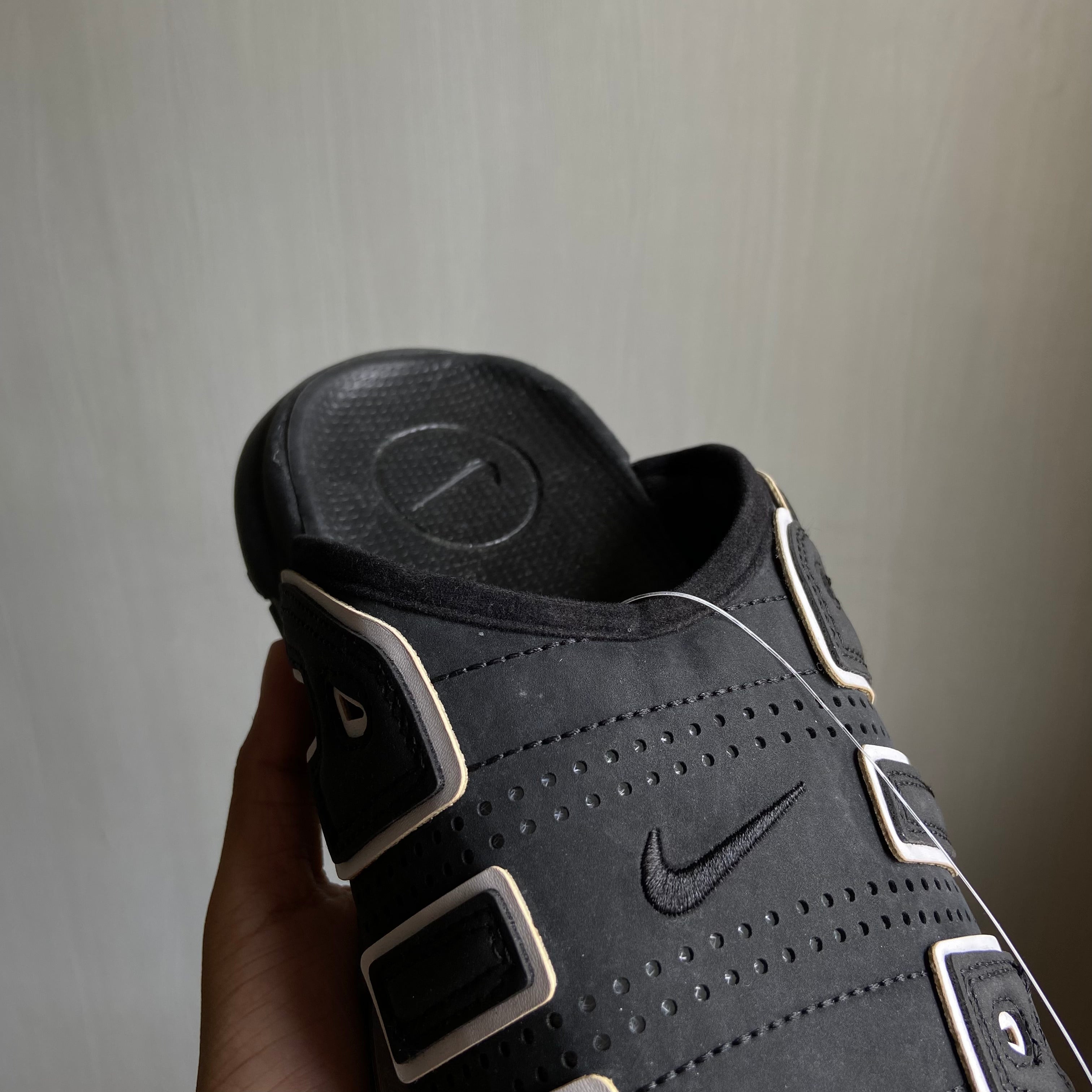 NIK-UTEMPO-SLIDES-BLACK