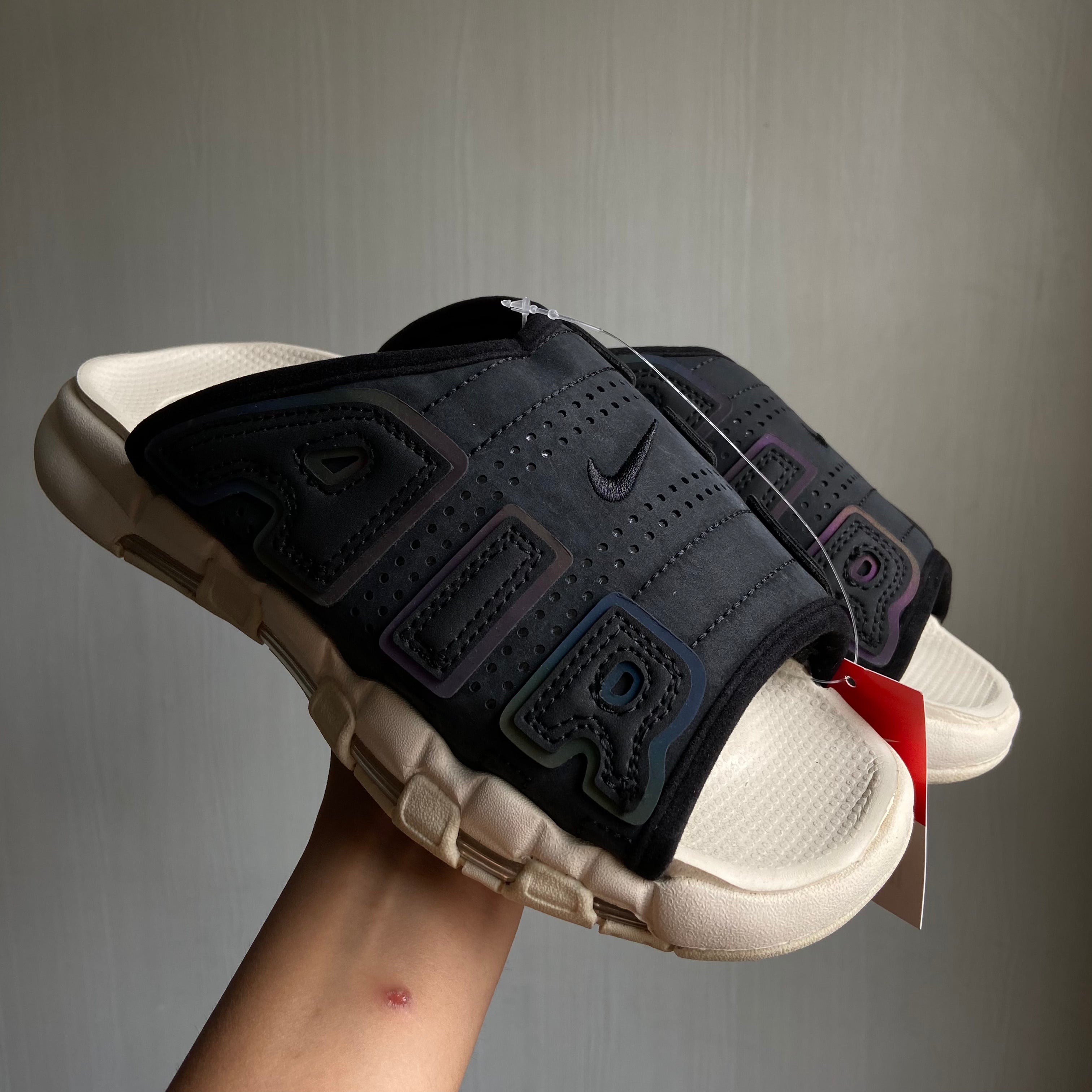 NIK-UTEMPO-SLIDES-BLACK/IRRIDESCENT