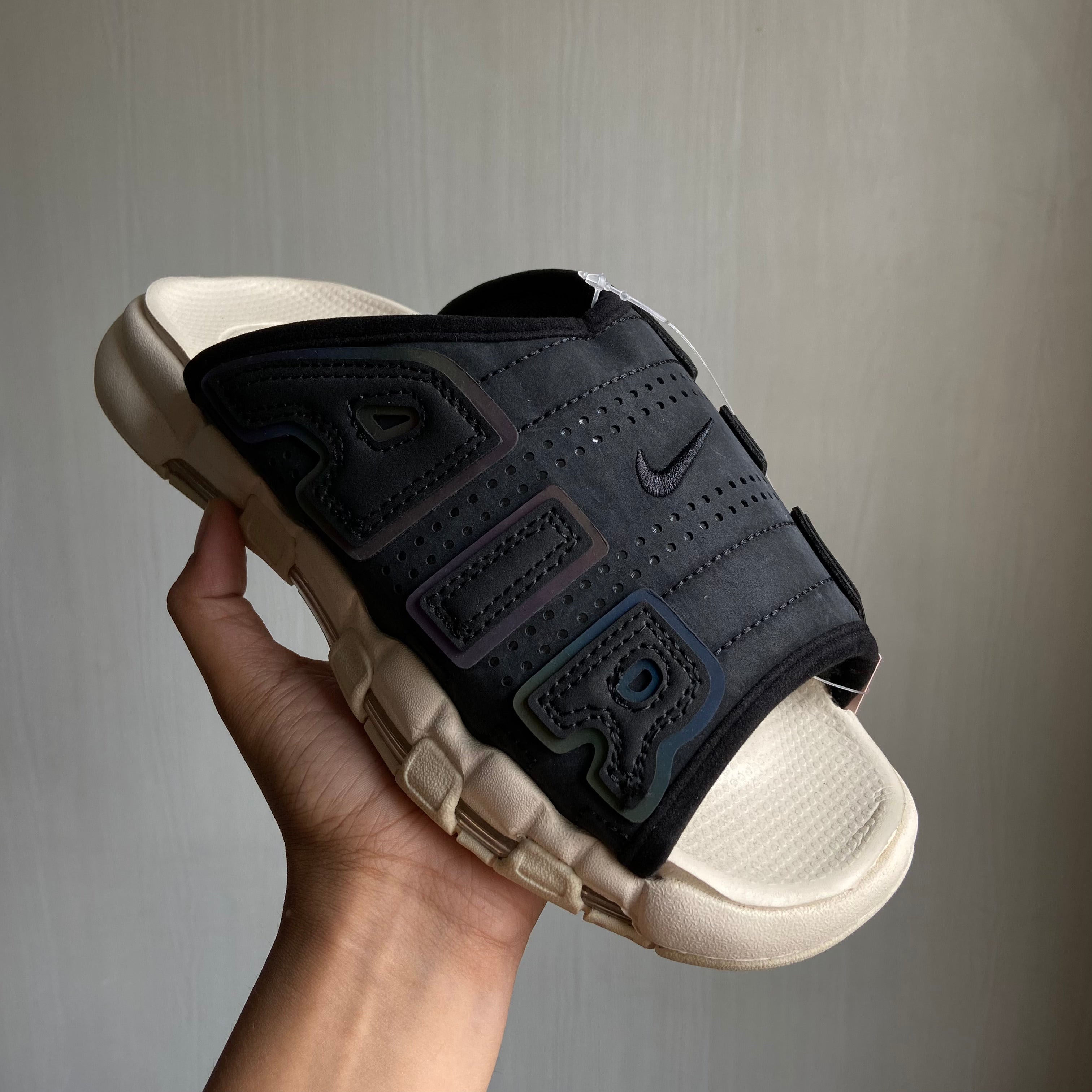 NIK-UTEMPO-SLIDES-BLACK/IRRIDESCENT