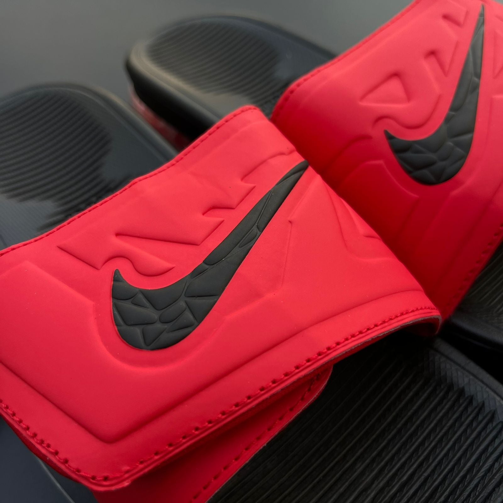 NIK-AIR-BLACK RED