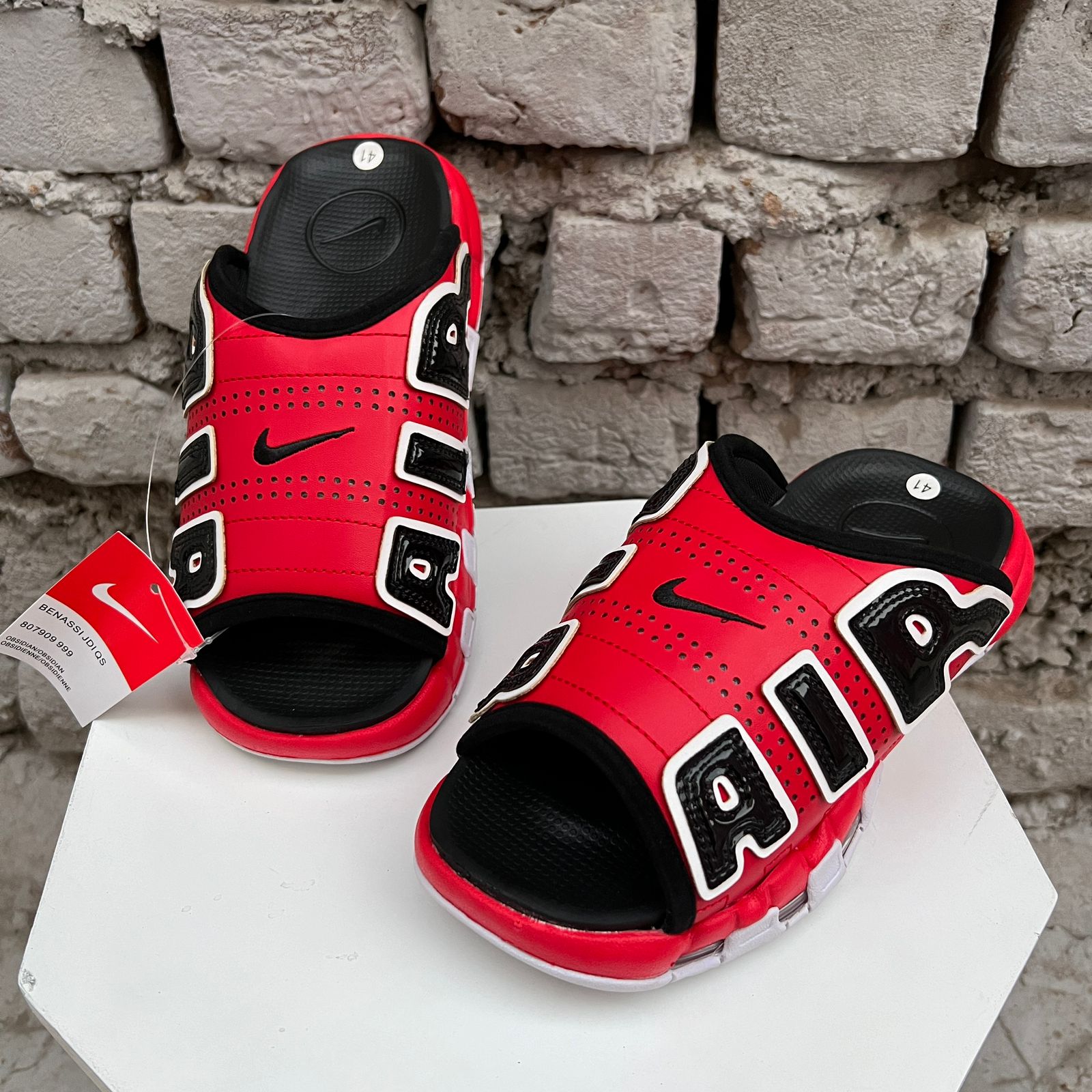 NIK-UTEMPO-SLIDES-RED