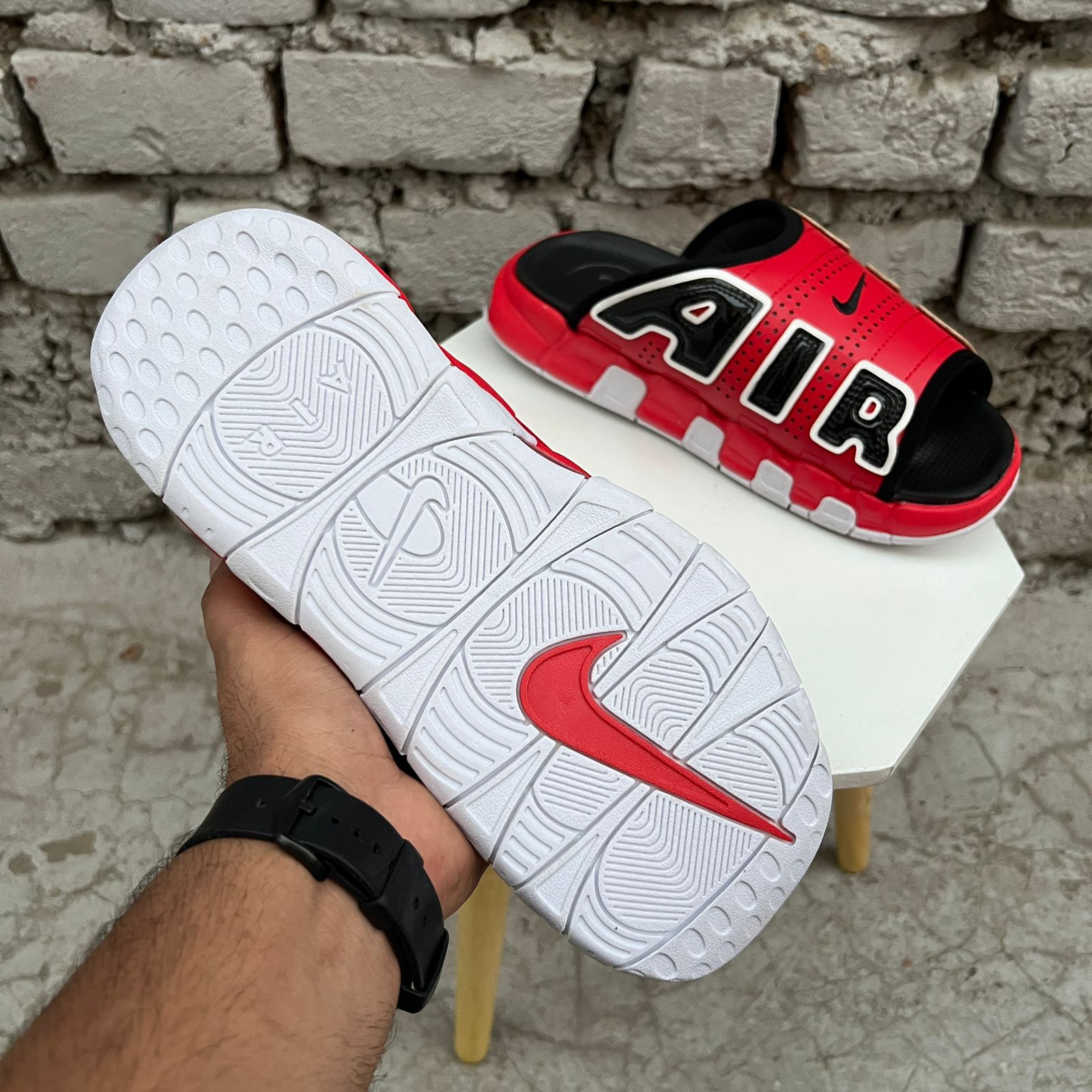 NIK-UTEMPO-SLIDES-RED