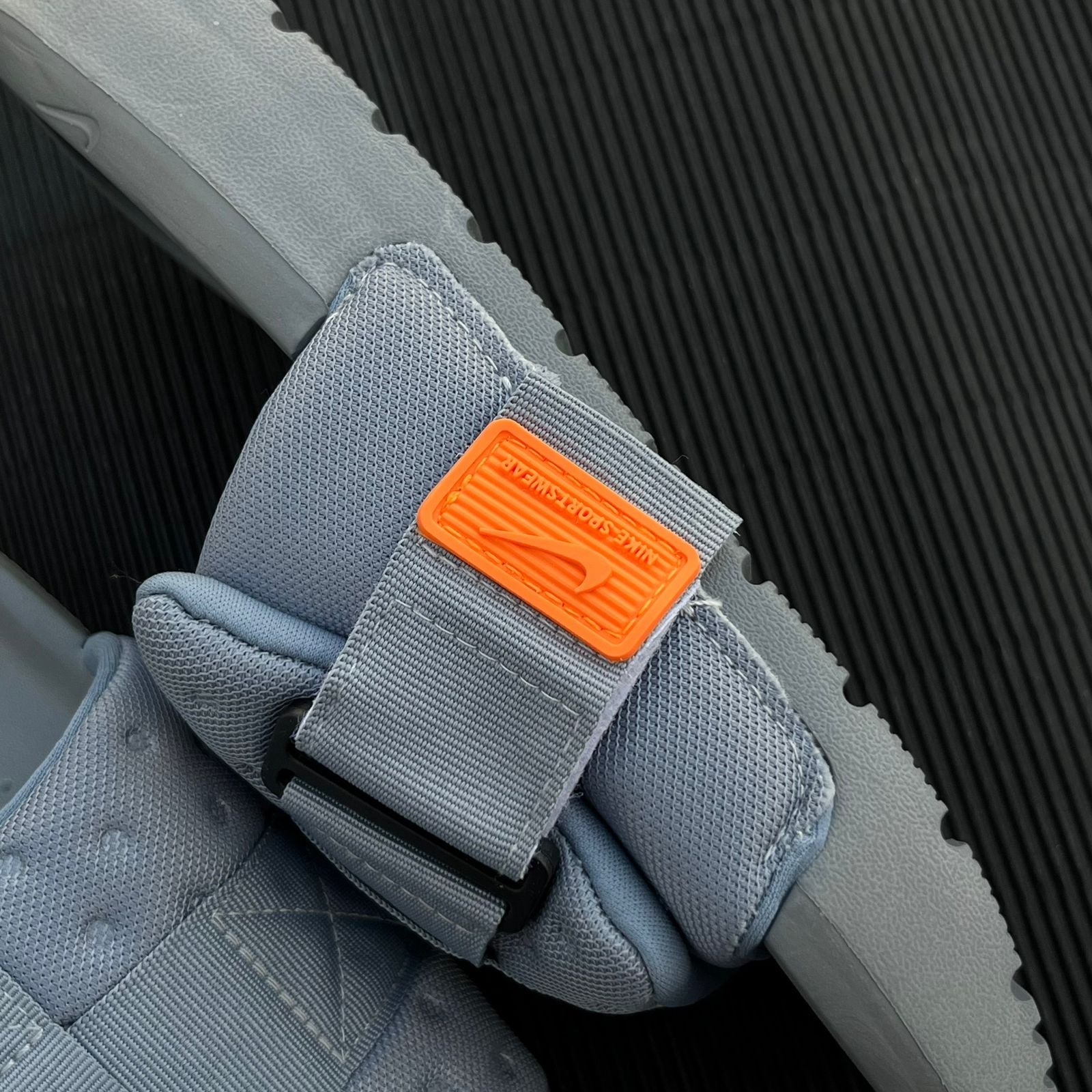 NIK-ASNA-SLIDES-GREY