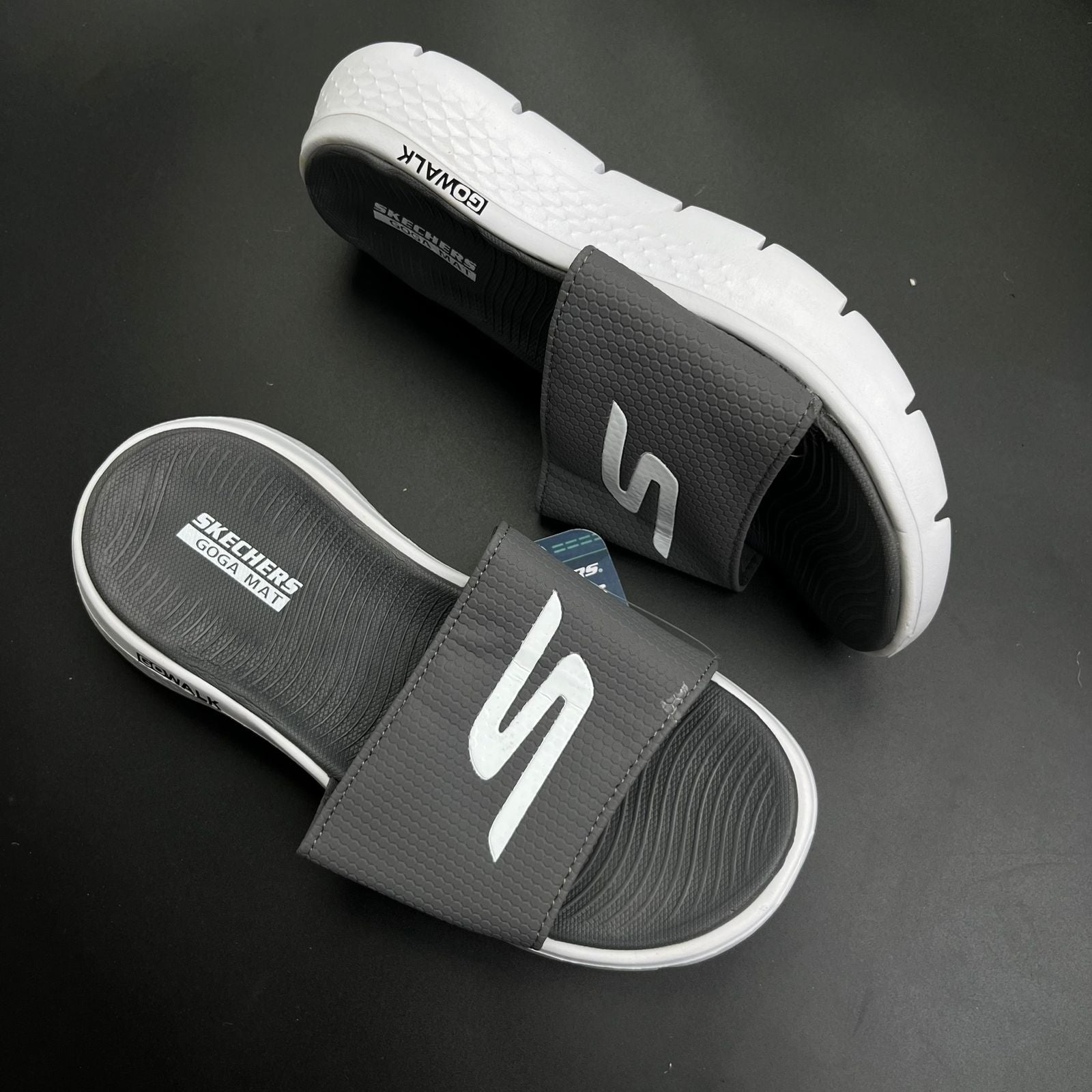 SKCHRS-MAX-CUSHION-SLIDES-GREY