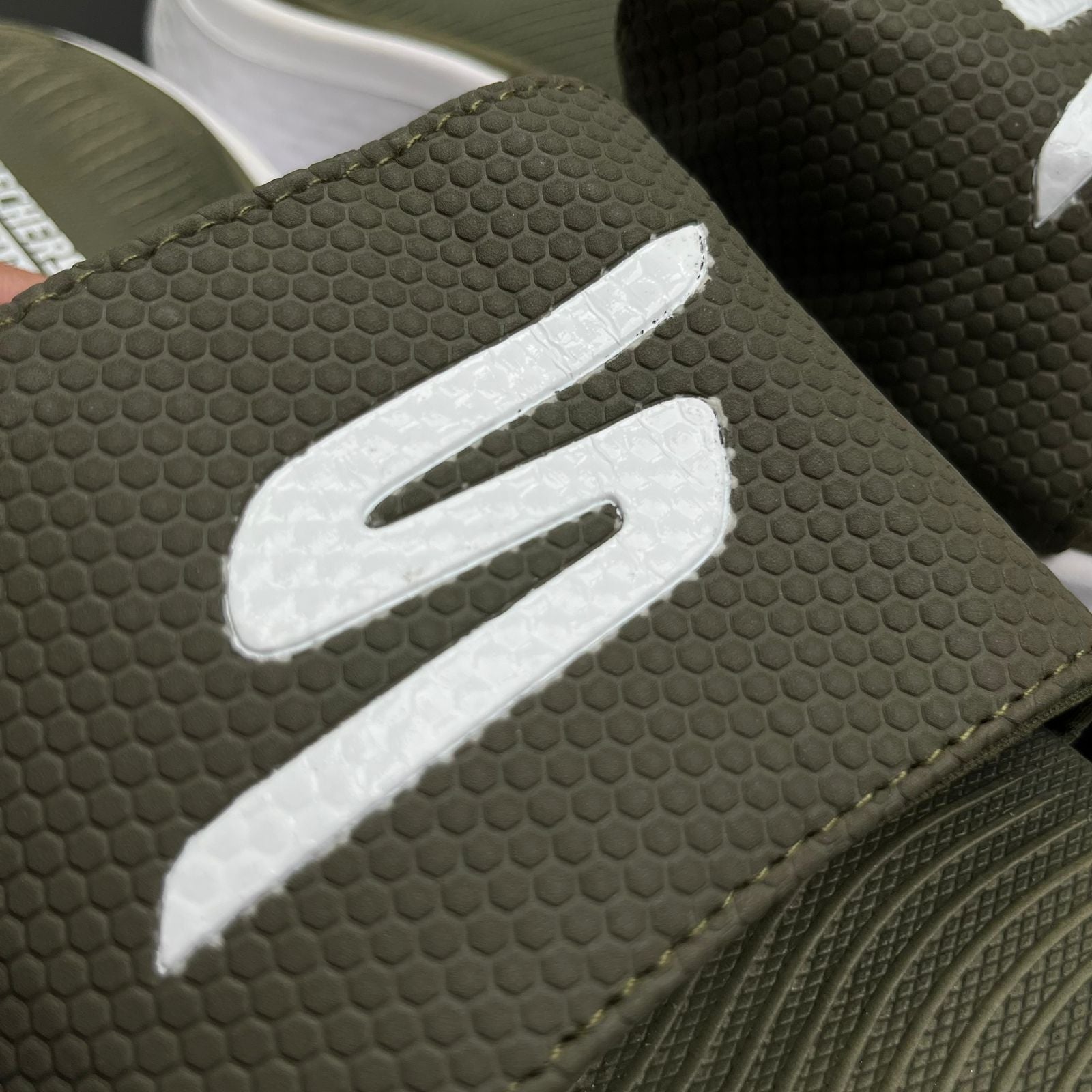 SKCHRS-MAX-CUSHION-SLIDES-GREEN