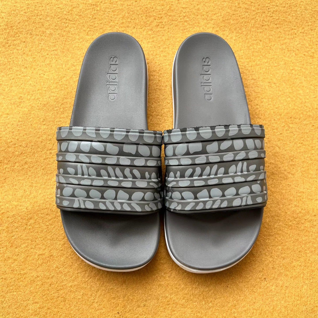 ADIDS-PRINTED-ADILETTE-SLIDES (GREY)