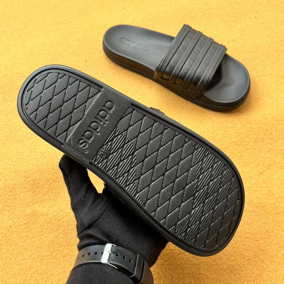ADIDS-PRINTED-ADILETTE-SLIDES (FULL BLACK)