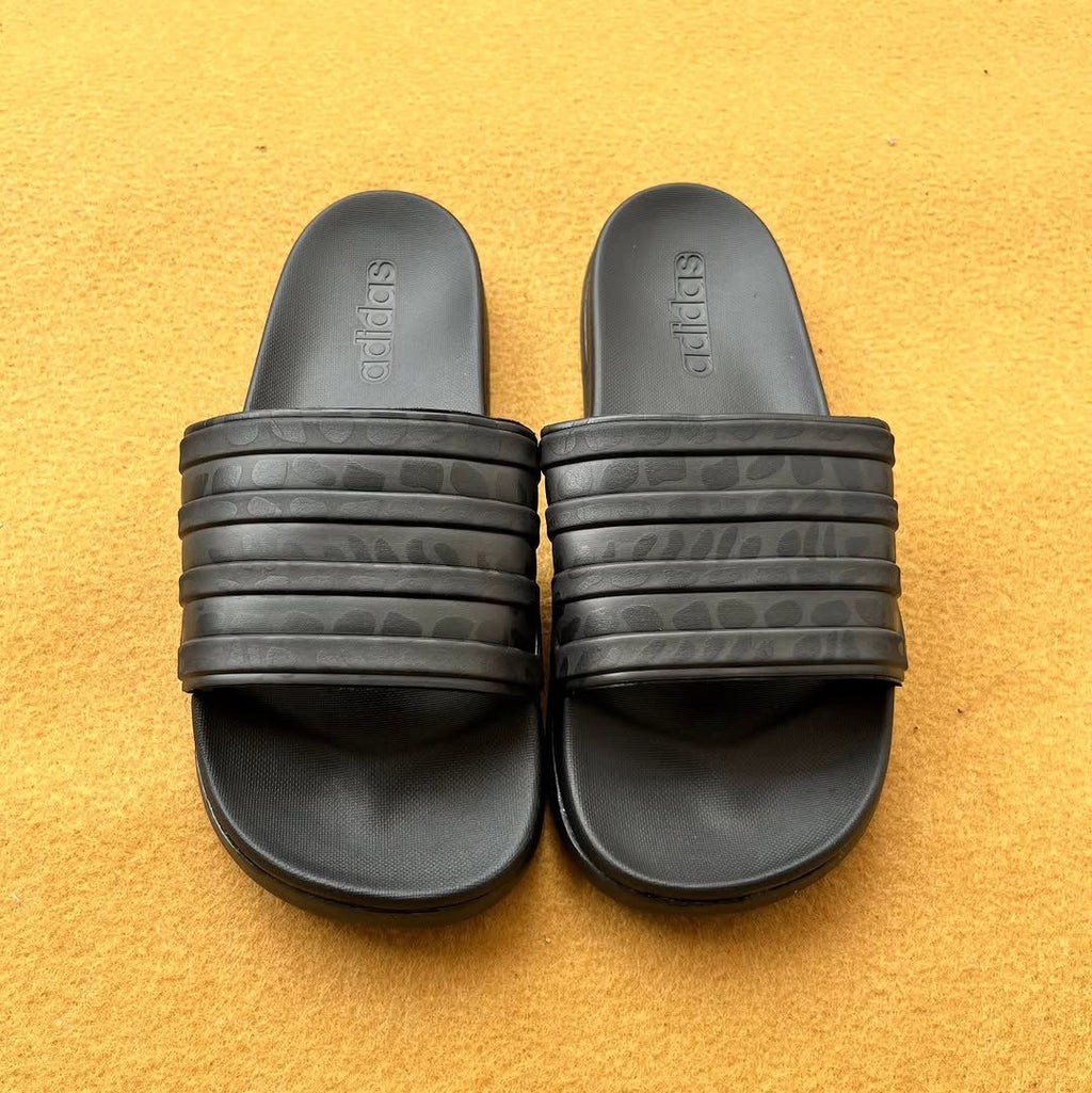 ADIDS-PRINTED-ADILETTE-SLIDES (FULL BLACK)