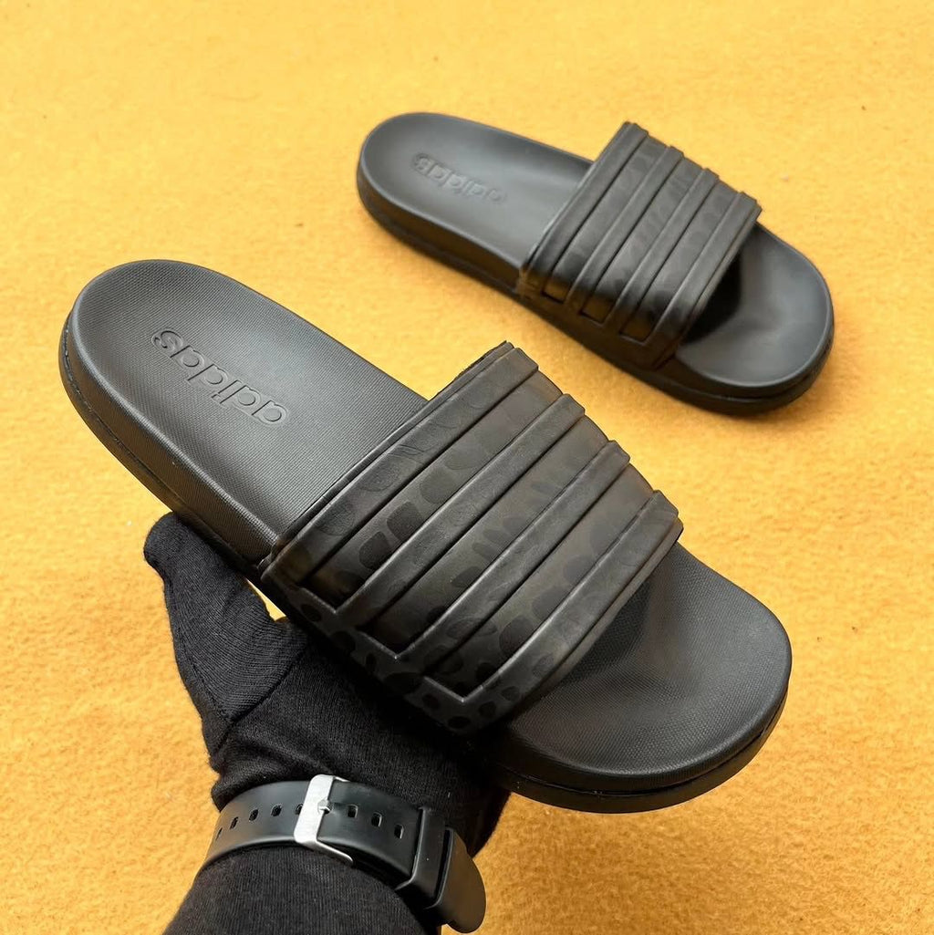 ADIDS-PRINTED-ADILETTE-SLIDES (FULL BLACK)
