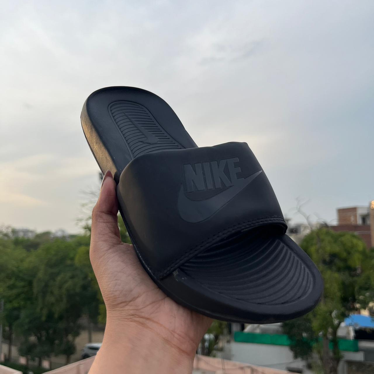 NIK-BENASSI-SLIDES (ALL BLACK)