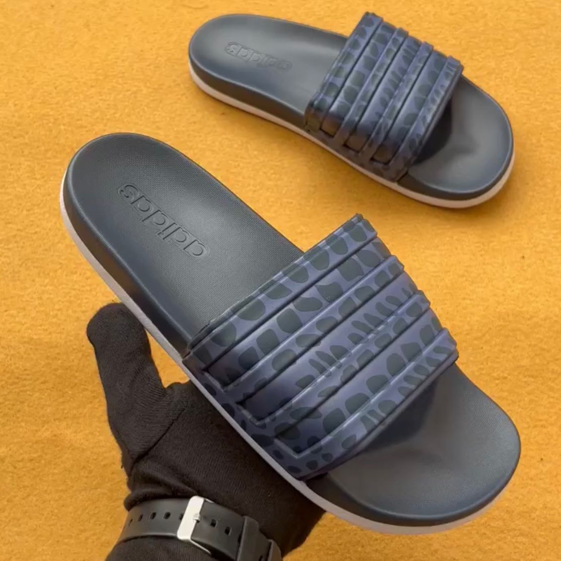 ADIDS-PRINTED-ADILETTE-SLIDES (NAVY)
