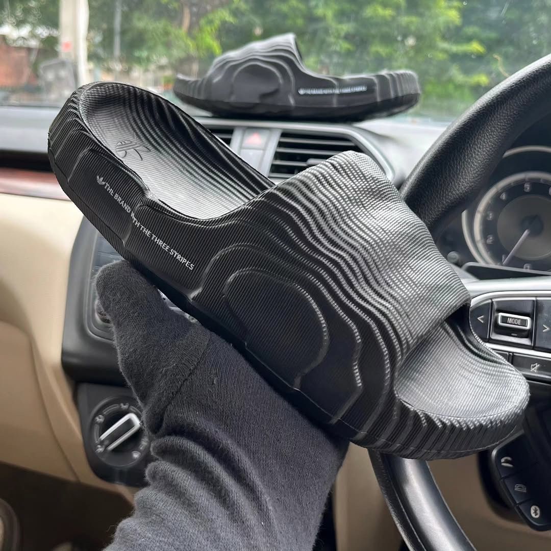 22-SLIDES-BLACK